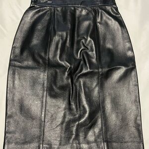 NWOT | St. John’s Black Leather Skirt | Size 2